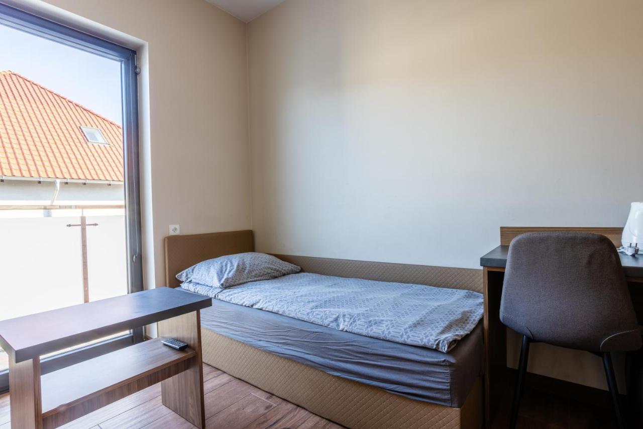 Noclegijarocin Bed & Breakfast Екстер'єр фото
