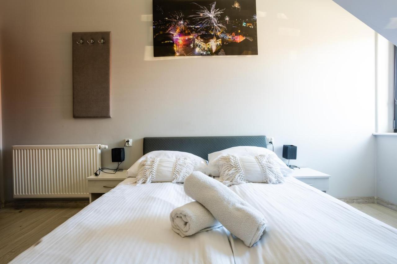 Noclegijarocin Bed & Breakfast Екстер'єр фото