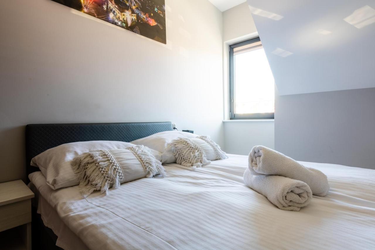 Noclegijarocin Bed & Breakfast Екстер'єр фото